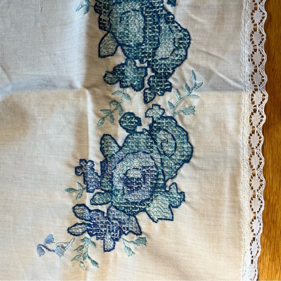 Table Runner with Blue Embroidery. Handmade. Dresser scarf. Blue white. New - Picture 5 of 5